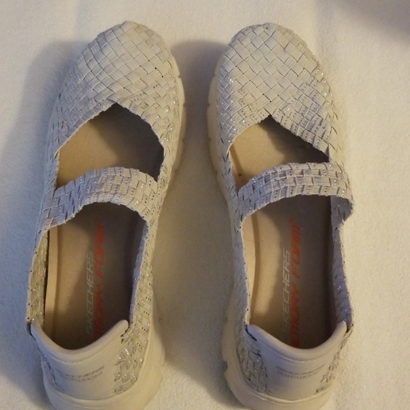 sketcher stretch shoes